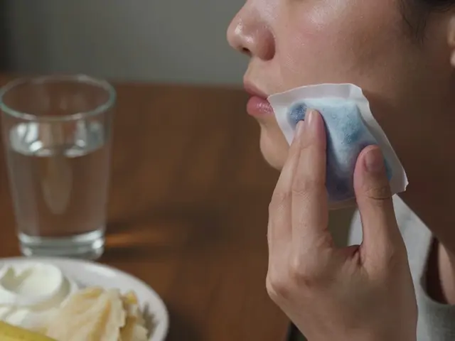 Jak zklidnit bolest dásní po extrakci zubu: praktické rady pro rychlejší hojení