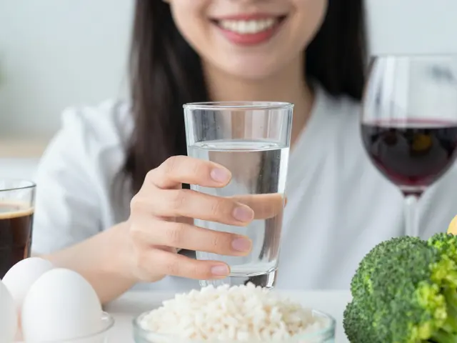 Co nejíst po bělení zubů laserem? Praktický průvodce pro udržení bělosti a zdraví