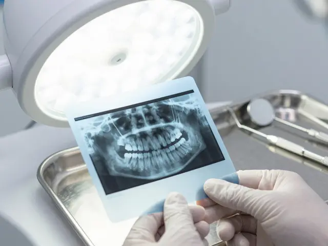 Jak probíhá kyretáž zubů: Průvodce zákrokem od přípravy po hojení