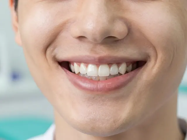 Neviditelná rovnátka: Zkušenosti, cena a realita bez drátů