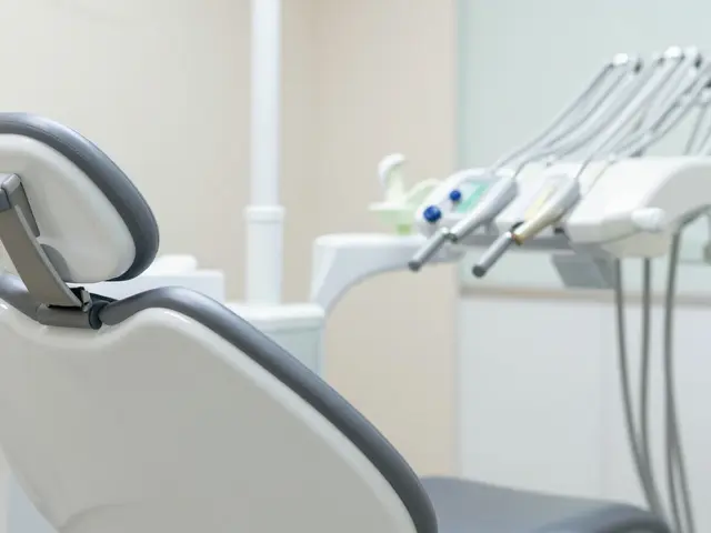 Jak dlouho trvá vrtání kazu? Přesný čas, bolest a náklady